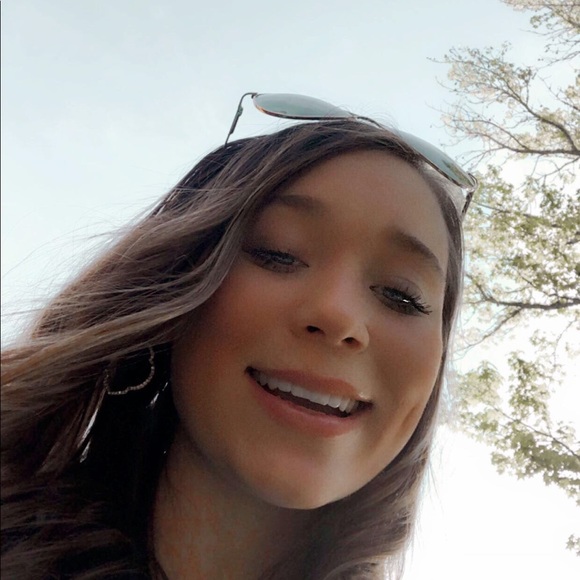 Meet your Posher, Caylea - Picture 1 of 1